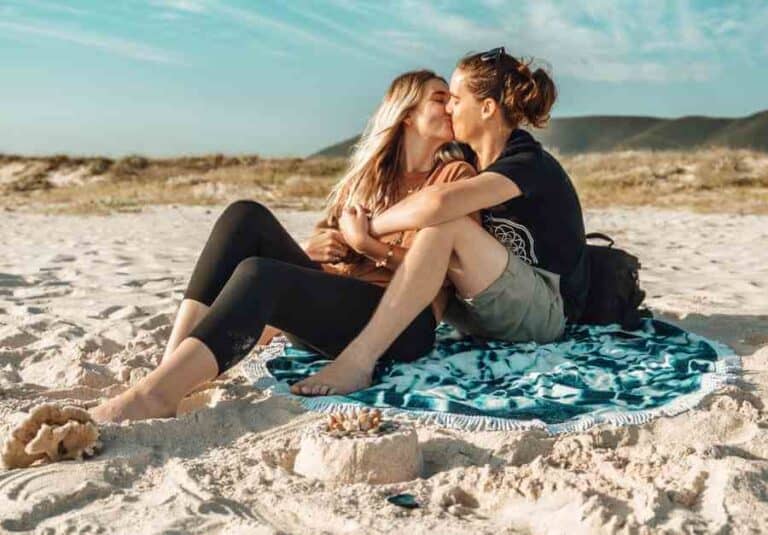 5 Beach Date Ideas for Couples, Romantic beach date for two!