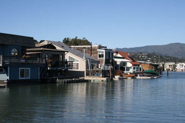 Can You Live On A Boat In Australia? Boating Lifestyle